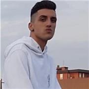 Diploma di scuola superiore in perito meccanico e studente universitario